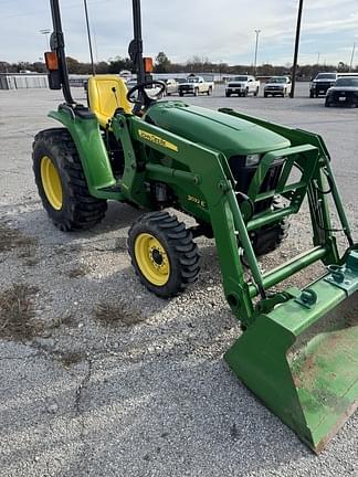 Image of John Deere 3032E equipment image 2