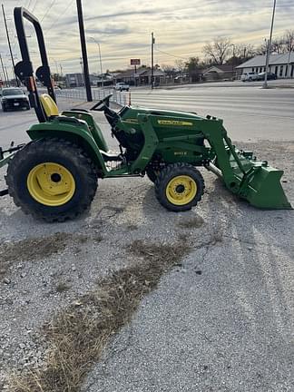 Image of John Deere 3032E equipment image 4