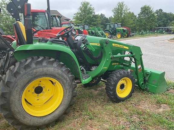 Image of John Deere 3032E equipment image 2