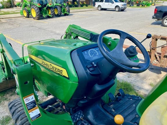 Image of John Deere 3032E equipment image 3