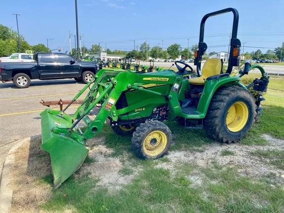 2016 John Deere 3032E Equipment Image0