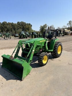 Main image John Deere 3032E
