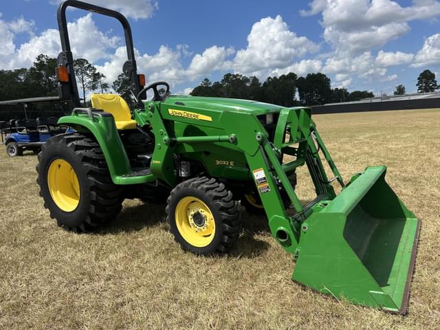 Image of John Deere 3032E equipment image 4