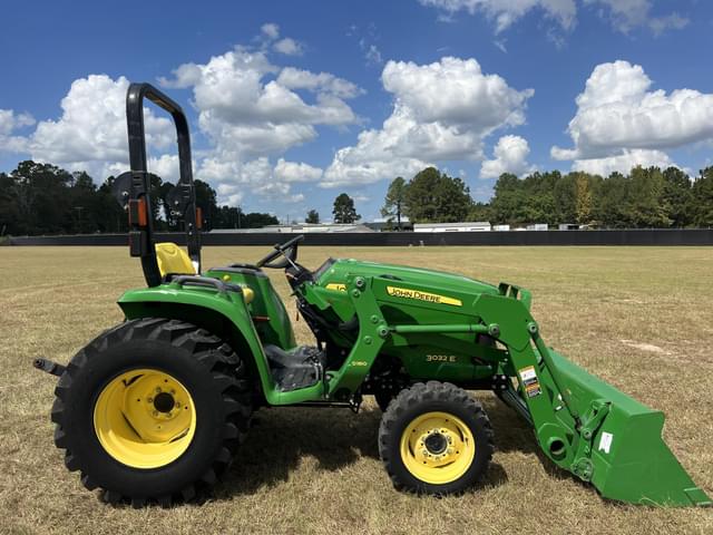 Image of John Deere 3032E equipment image 3