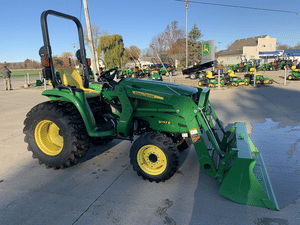 2016 John Deere 3032E Image