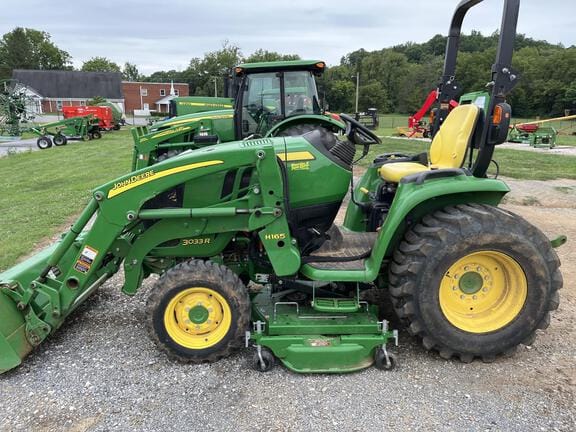 2016 John Deere 3033R Equipment Image0