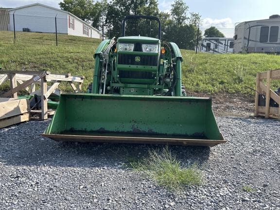 Image of John Deere 3033R equipment image 2