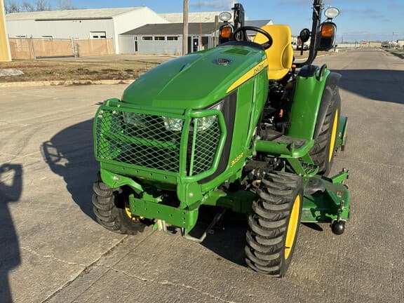 Image of John Deere 3033R equipment image 1