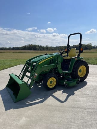 2016 John Deere 3033R Equipment Image0