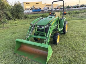 2016 John Deere 3033R Image