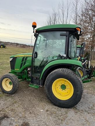 Image of John Deere 3033R Image 0