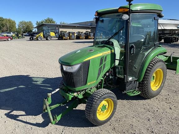 Image of John Deere 3033R equipment image 4