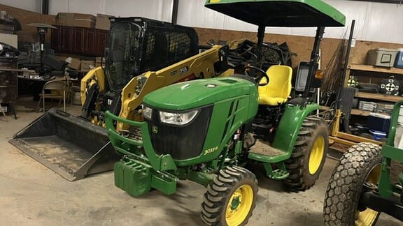 2016 John Deere 3033R Equipment Image0