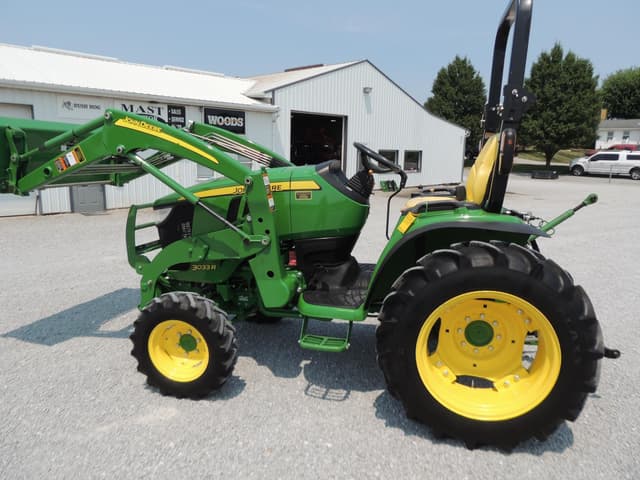 Image of John Deere 3033R equipment image 1