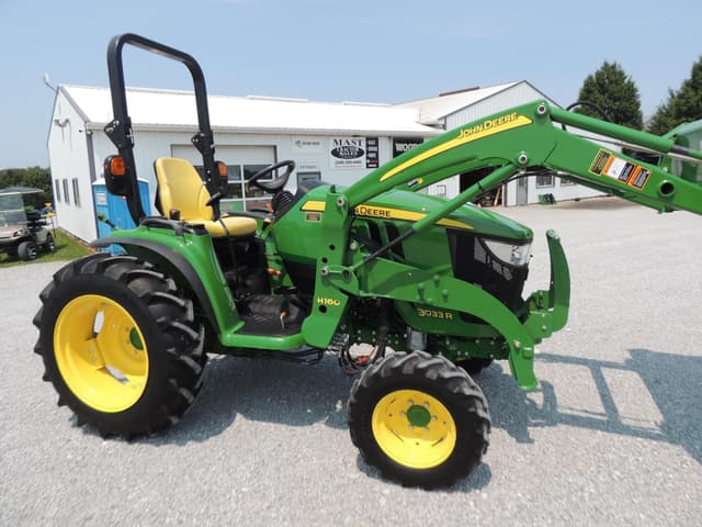 Image of John Deere 3033R equipment image 3