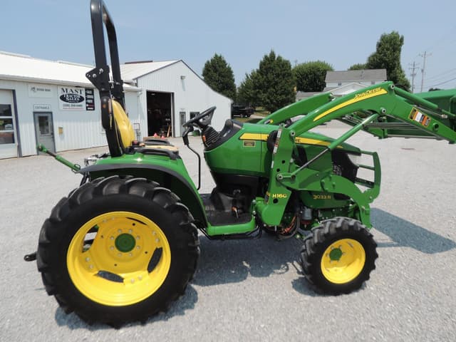 Image of John Deere 3033R equipment image 4