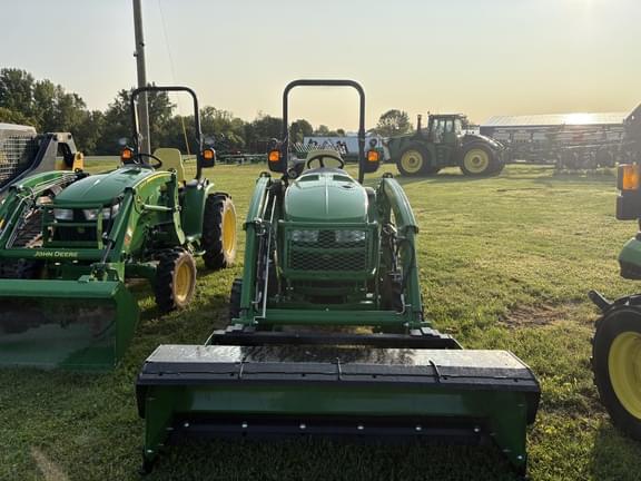 Image of John Deere 3033R Image 1