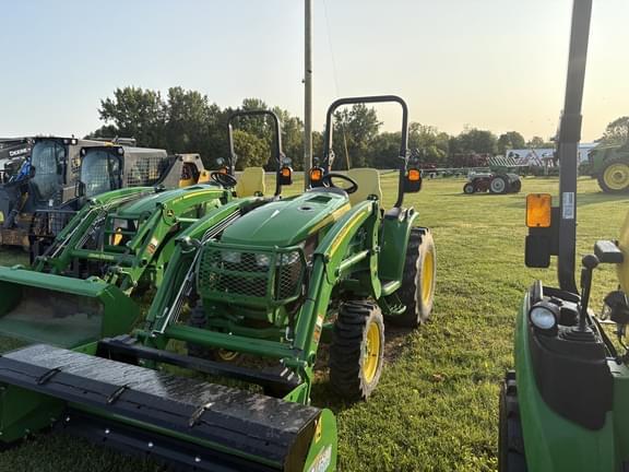 Image of John Deere 3033R Image 0