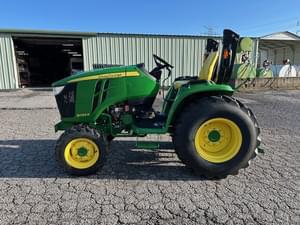 2016 John Deere 3033R Image
