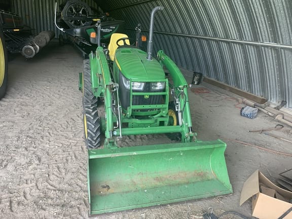 2016 John Deere 3033R Equipment Image0