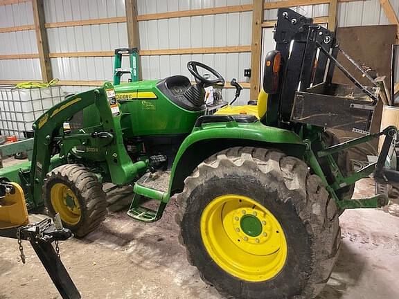 Image of John Deere 3033R equipment image 3