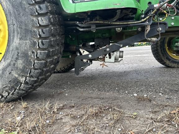 Image of John Deere 3033R equipment image 3