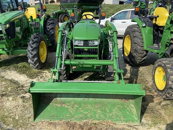 Image of John Deere 3033R equipment image 1