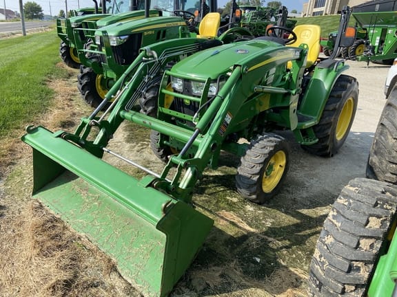 2016 John Deere 3033R Equipment Image0