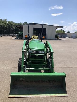 Image of John Deere 3033R equipment image 4
