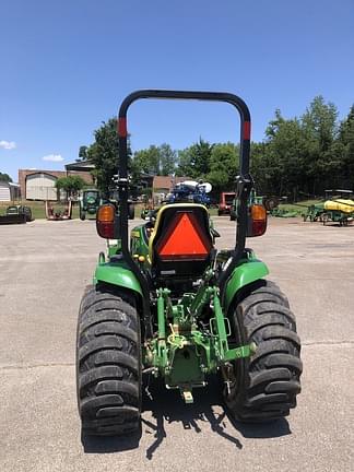 Image of John Deere 3033R equipment image 3