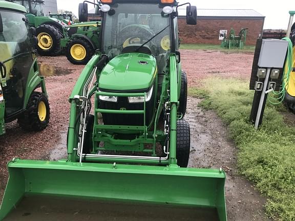 Image of John Deere 3033R equipment image 2