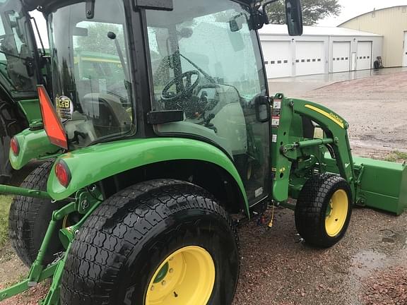 Image of John Deere 3033R equipment image 3