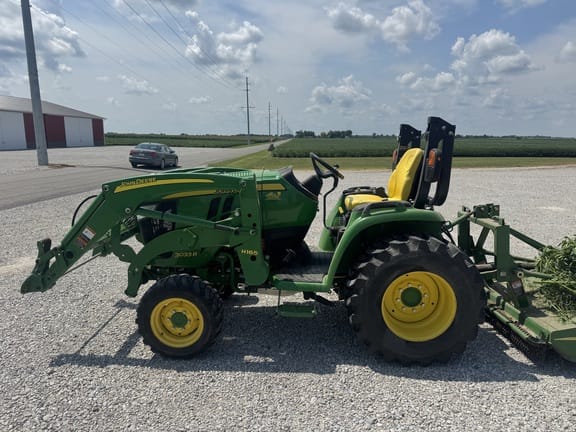 2016 John Deere 3033R Equipment Image0