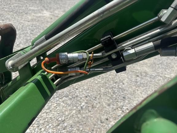 Image of John Deere 3033R equipment image 4