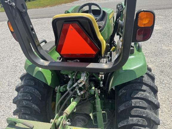 Image of John Deere 3033R equipment image 2