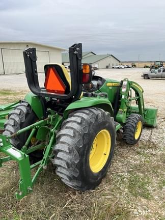 Image of John Deere 3033R equipment image 4