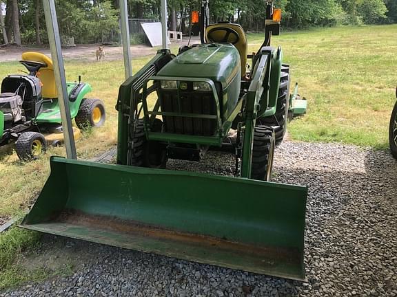 Image of John Deere 3038E equipment image 3