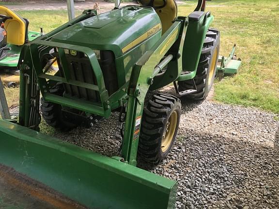 Image of John Deere 3038E equipment image 2