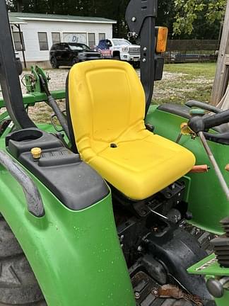 Image of John Deere 3038E equipment image 3