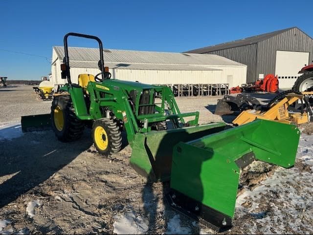 Image of John Deere 3038E equipment image 2