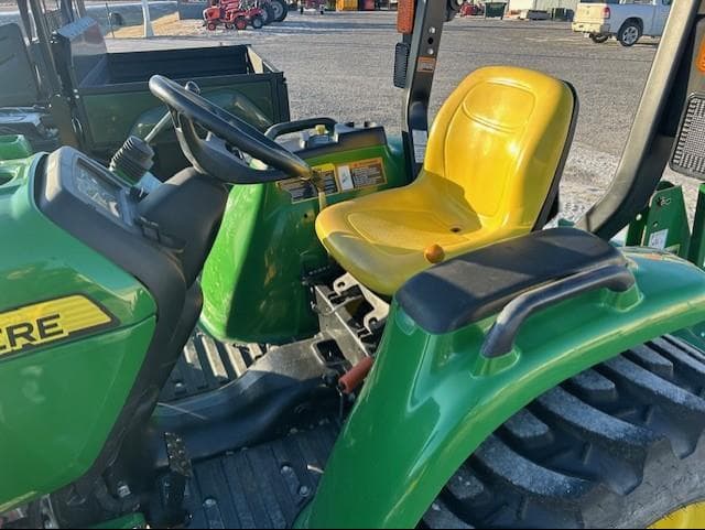 Image of John Deere 3038E equipment image 4
