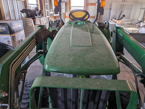 Image of John Deere 3038E equipment image 4