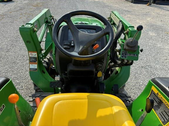 Image of John Deere 3038E equipment image 4