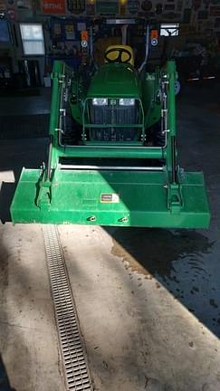 Image of John Deere 3038E equipment image 3