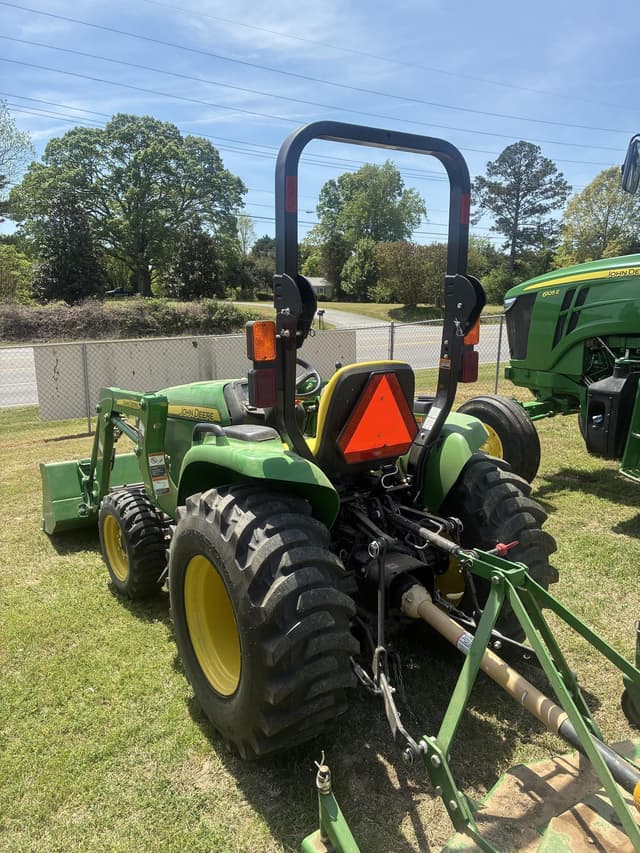 Image of John Deere 3038E equipment image 3