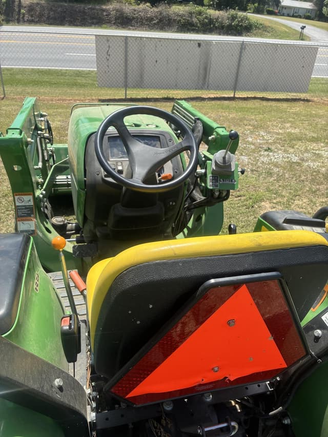 Image of John Deere 3038E equipment image 4