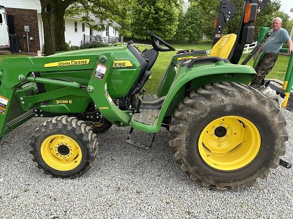 Image of John Deere 3038E equipment image 2