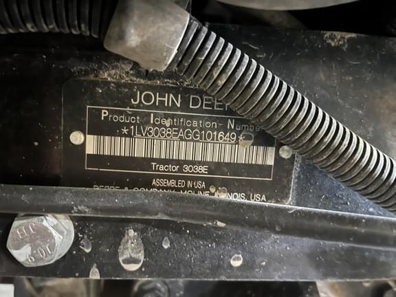 Image of John Deere 3038E equipment image 4