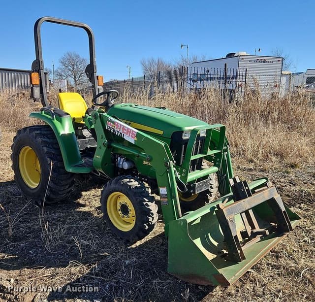 Image of John Deere 3038E equipment image 2
