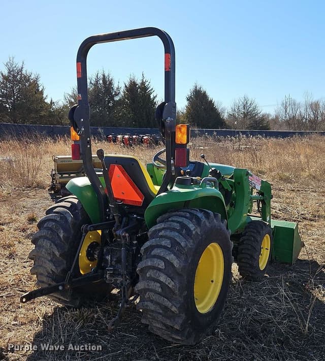 Image of John Deere 3038E equipment image 4